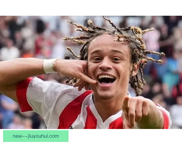 哈维·西蒙斯德甲主场精彩远射破门助球队获胜